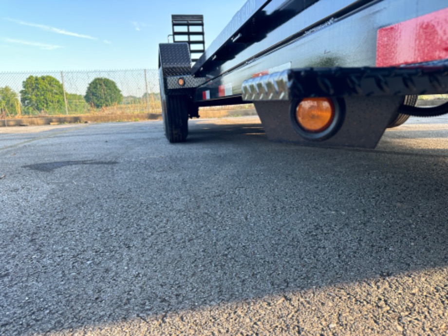 Low pro Gooseneck 8k axle  Gooseneck Trailers 