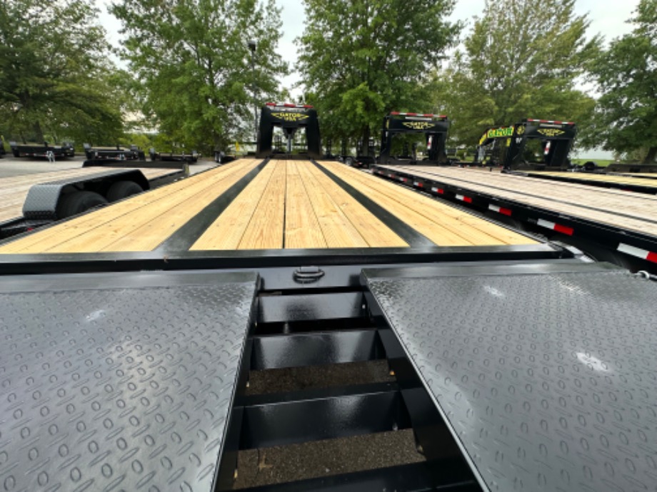 20+5 24.9k Gooseneck Elite  Gooseneck Trailers 