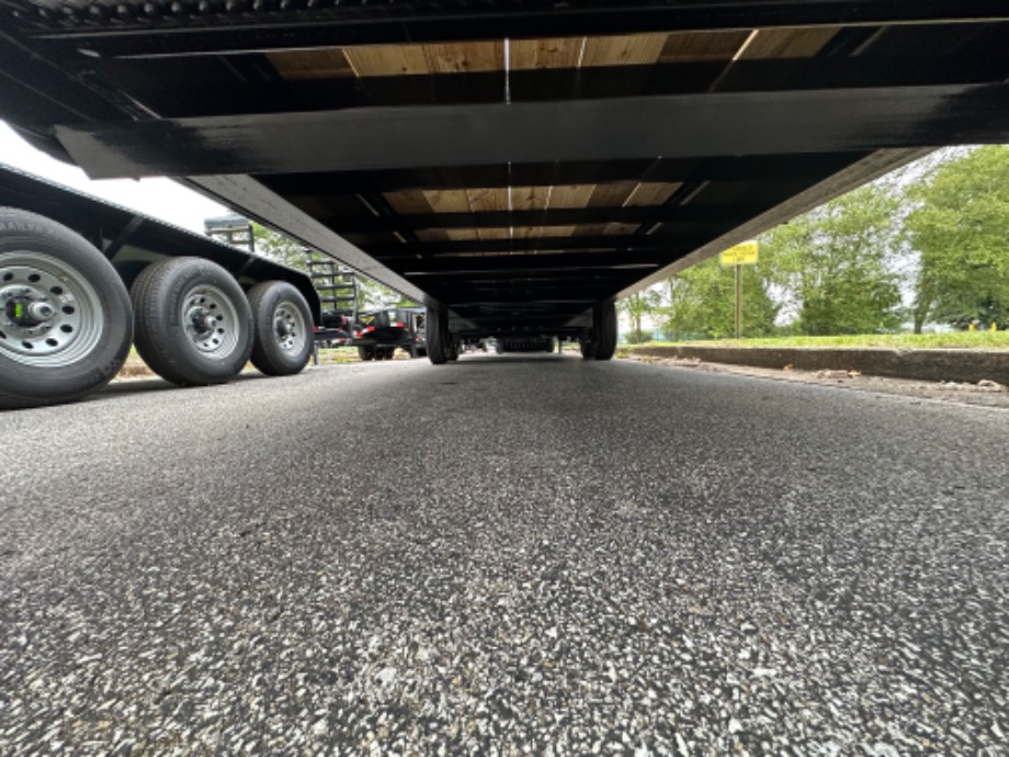 Gosoeneck Trailer For Sale 20+10 8k axle Big Foot Jacks  Gooseneck Trailers 