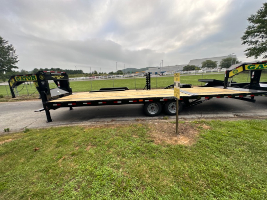 Gosoeneck Trailer For Sale 20+10 8k axle Big Foot Jacks  Gooseneck Trailers 