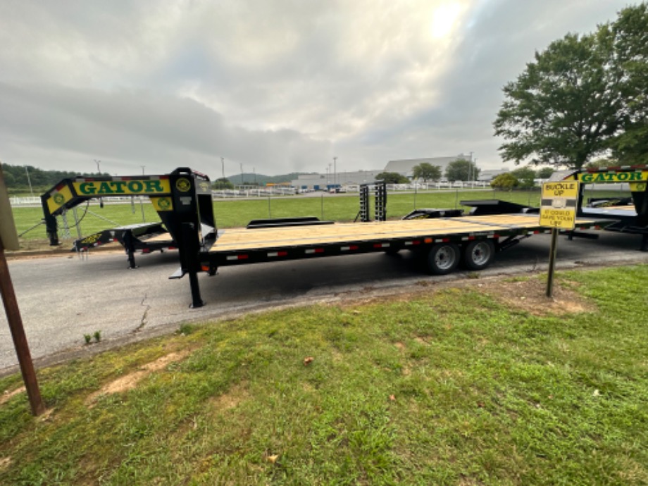 Gosoeneck Trailer For Sale 20+10 8k axle Big Foot Jacks  Gooseneck Trailers 