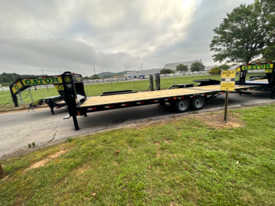 Gosoeneck Trailer For Sale 20+10 8k axle Big Foot Jacks  Gooseneck Trailers 