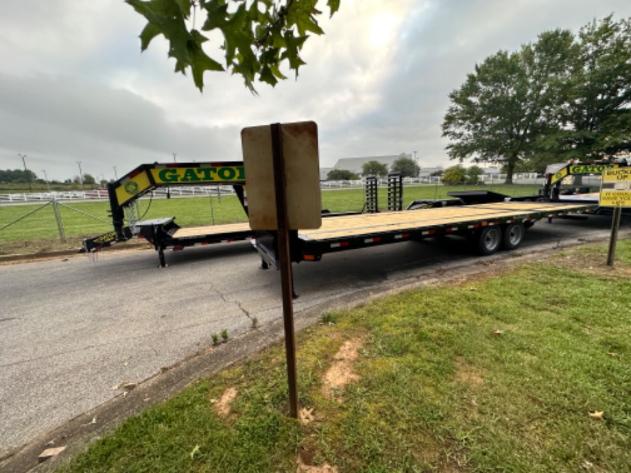 Gosoeneck Trailer For Sale 20+10 8k axle Big Foot Jacks  Gooseneck Trailers 