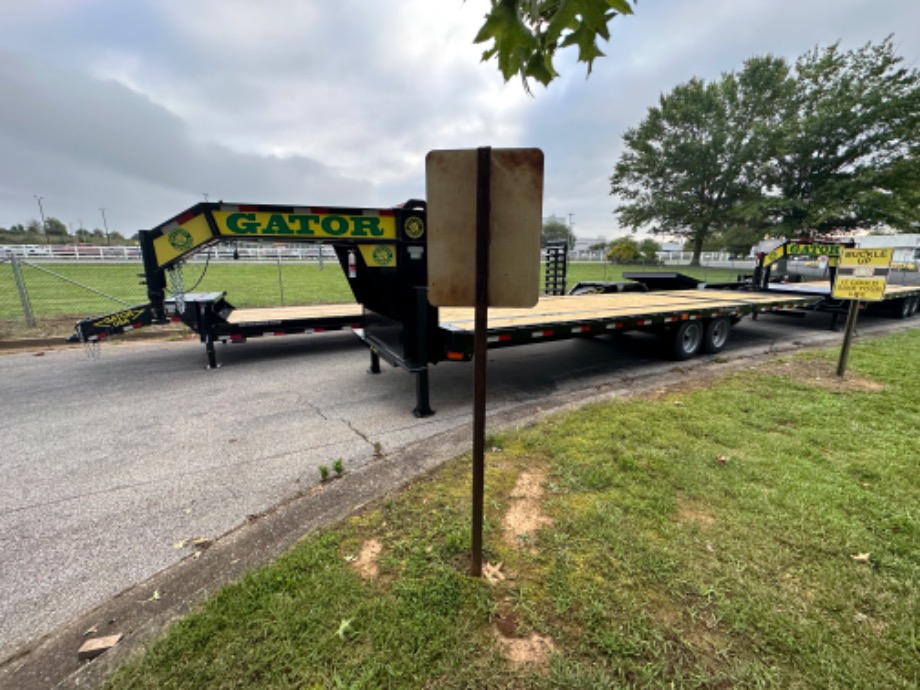 Gosoeneck Trailer For Sale 20+10 8k axle Big Foot Jacks  Gooseneck Trailers 