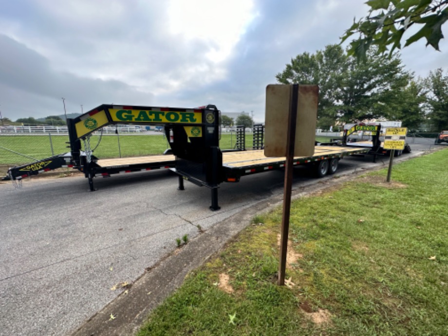 Gosoeneck Trailer For Sale 20+10 8k axle Big Foot Jacks  Gooseneck Trailers 