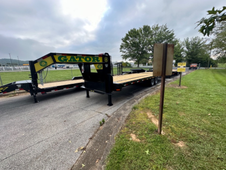 Gosoeneck Trailer For Sale 20+10 8k axle Big Foot Jacks  Gooseneck Trailers 