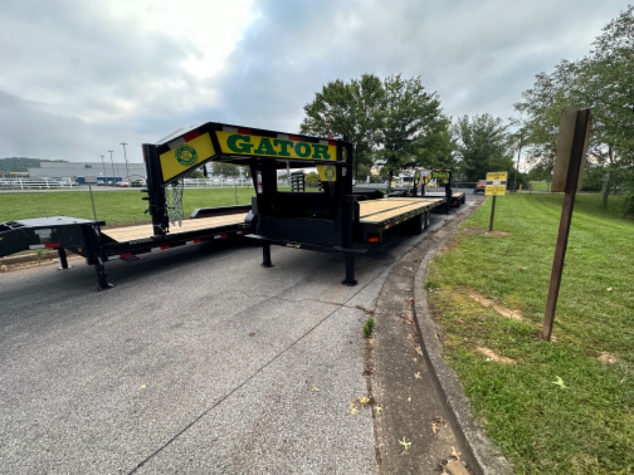 Gosoeneck Trailer For Sale 20+10 8k axle Big Foot Jacks  Gooseneck Trailers 