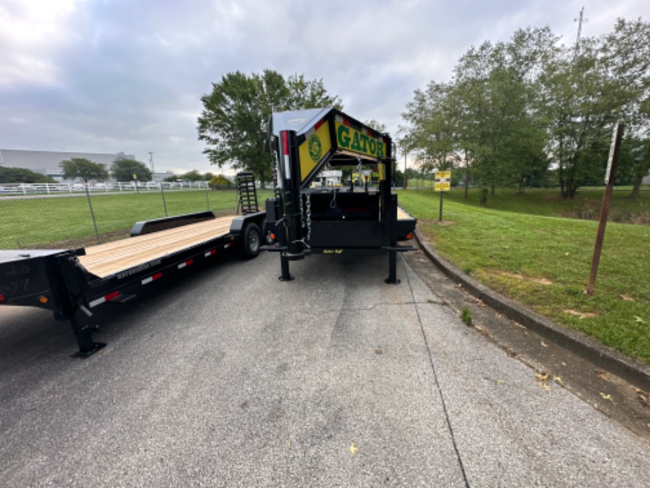 Gosoeneck Trailer For Sale 20+10 8k axle Big Foot Jacks  Gooseneck Trailers 