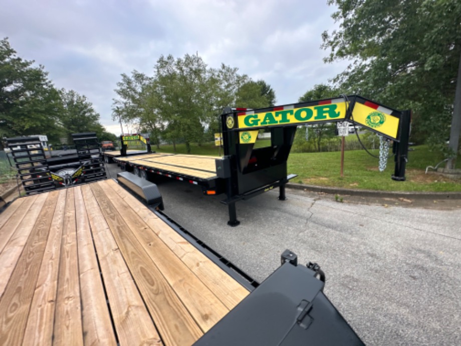 Gosoeneck Trailer For Sale 20+10 8k axle Big Foot Jacks  Gooseneck Trailers 