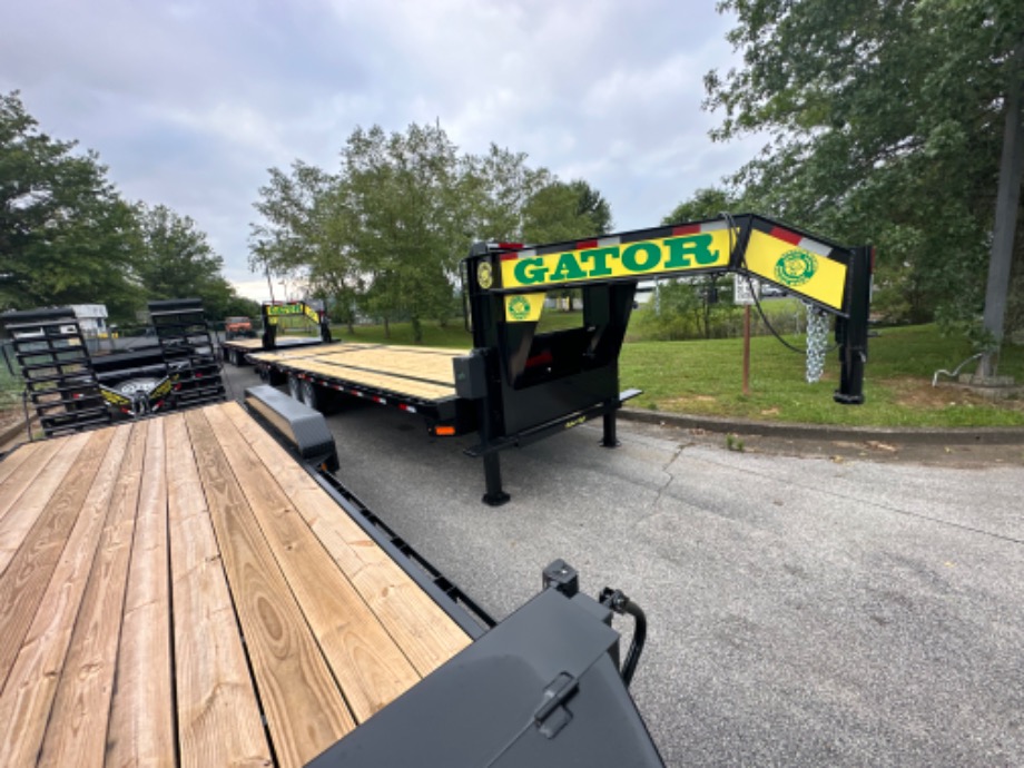 Gosoeneck Trailer For Sale 20+10 8k axle Big Foot Jacks  Gooseneck Trailers 