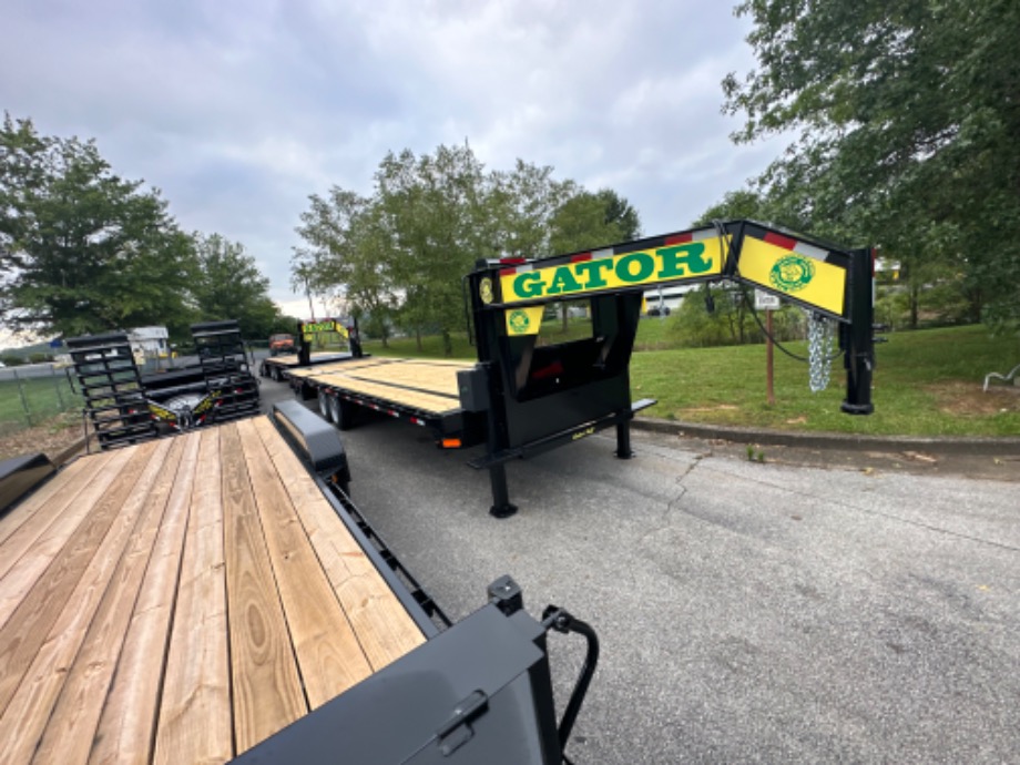 Gosoeneck Trailer For Sale 20+10 8k axle Big Foot Jacks  Gooseneck Trailers 