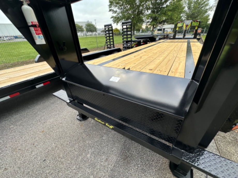 Gosoeneck Trailer For Sale 20+10 8k axle Big Foot Jacks  Gooseneck Trailers 