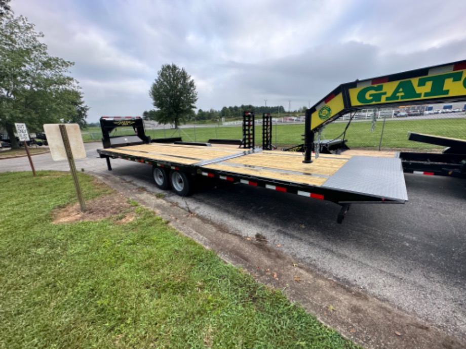 Gosoeneck Trailer For Sale 20+10 8k axle Big Foot Jacks  Gooseneck Trailers 