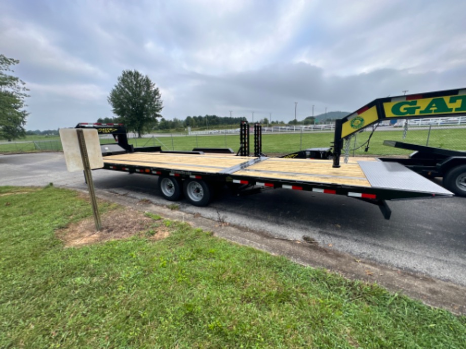 Gosoeneck Trailer For Sale 20+10 8k axle Big Foot Jacks  Gooseneck Trailers 