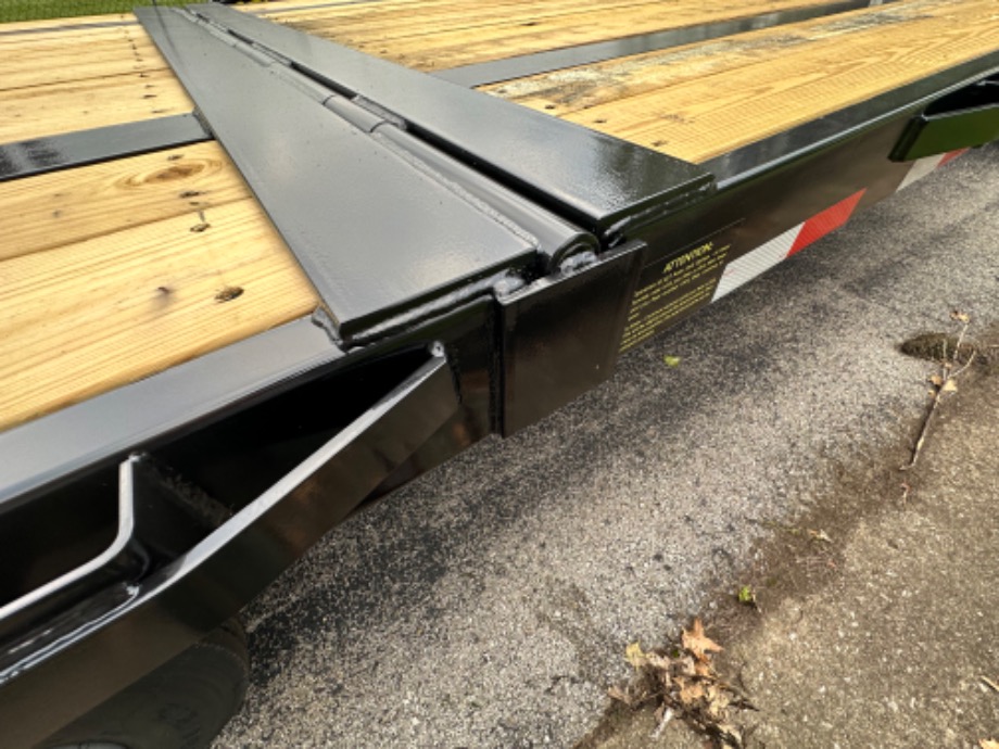 Gosoeneck Trailer For Sale 20+10 8k axle Big Foot Jacks  Gooseneck Trailers 